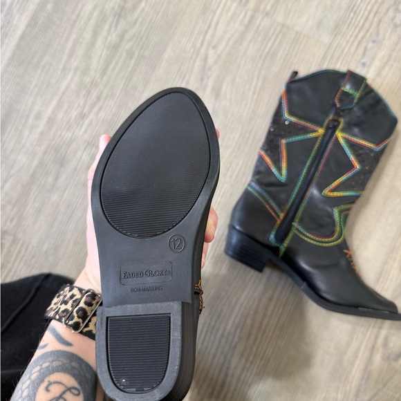 Girl’s Faded Glory size 12 Black Cowgirl Boots with Sparkle Star Design - Picture 3 of 3